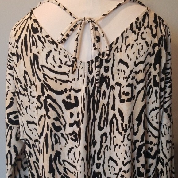 Larry Levine Cheetah print blouse size large - Picture 3 of 6